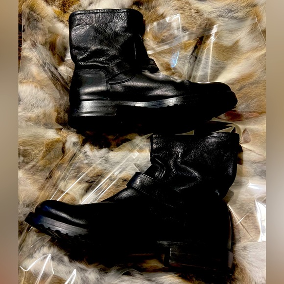 NWOB Frye Boot Black Buckle Leather Natalie Short Engineer PullOn Moto Boot8.5